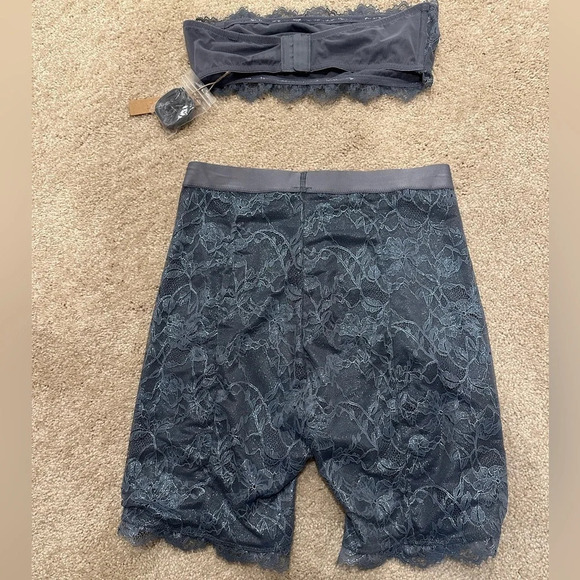 Skims Blue lace boxer shorts & bandeau bra set size small - Picture 3 of 4